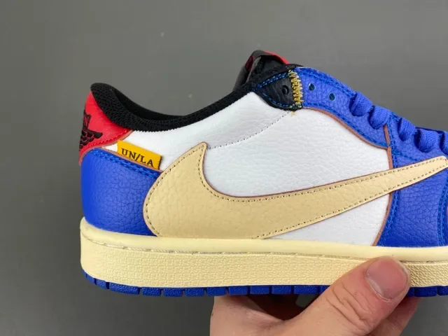 Nike Air Jordan 1 Travis Scott Collaboration Chaussures Lifestyle Bleu Blanc Crème 3