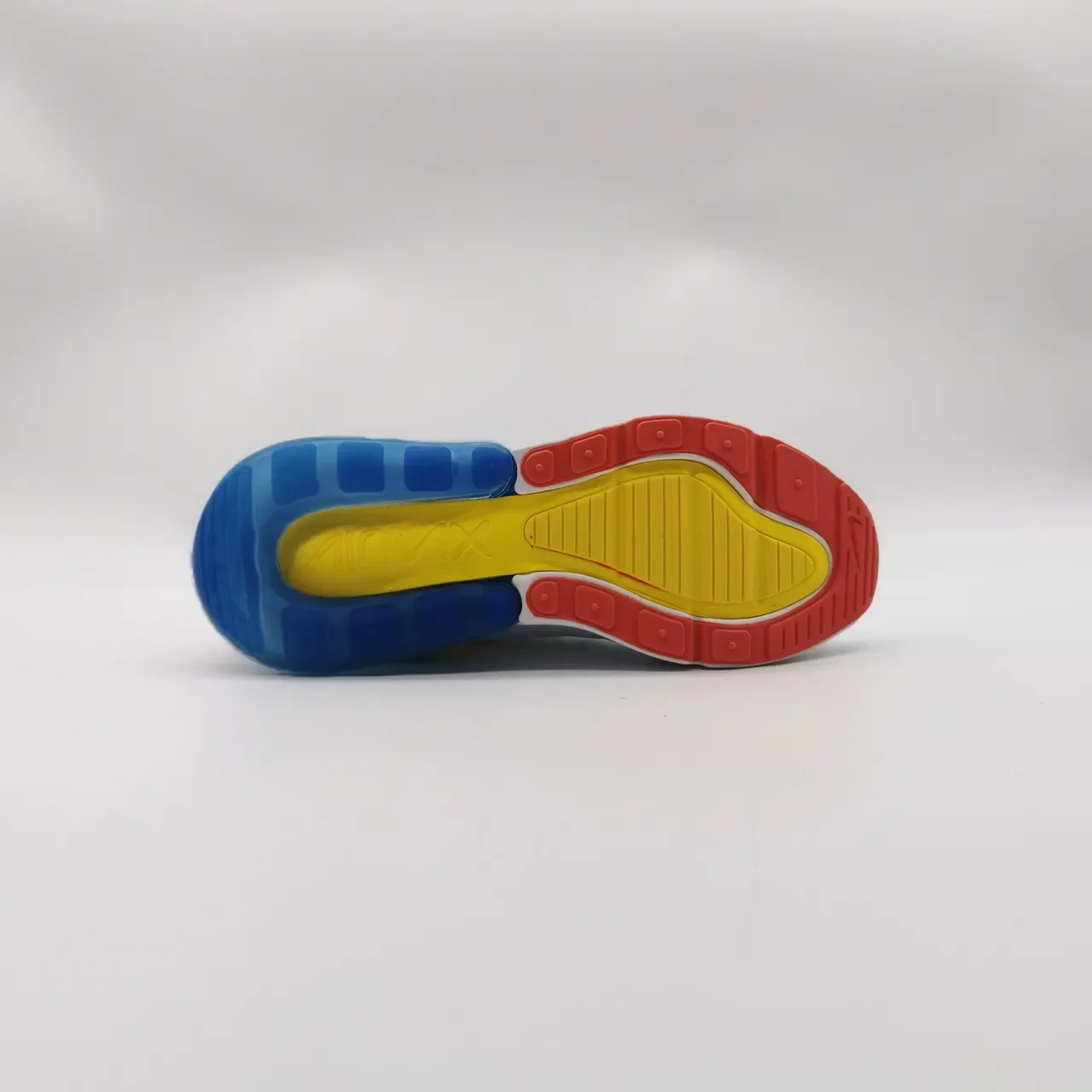Nike Air Max 270 Branco Amarelo Azul Gradiente Tênis Lifestyle 3