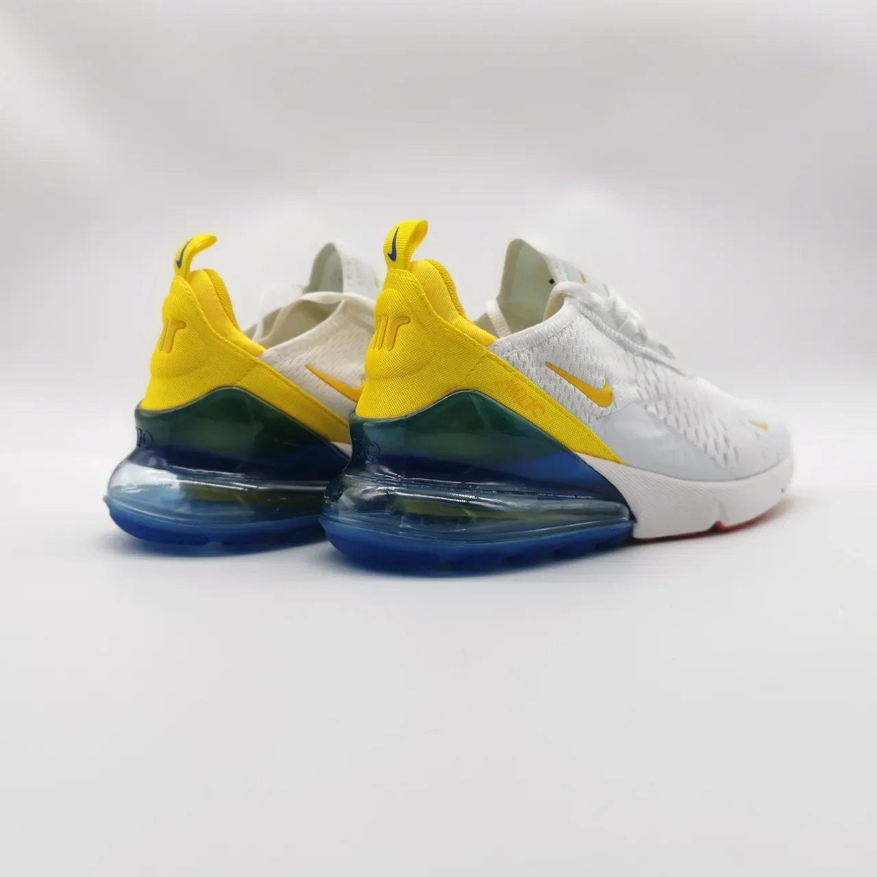 Nike Air Max 270 Branco Amarelo Azul Gradiente Tênis Lifestyle 4