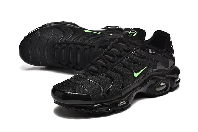 Nike Air Max Plus Gradient Purple Wave Lifestyle Sneakers 23