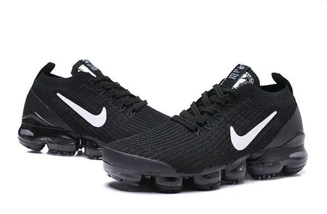Nike Air VaporMax noir et blanc chaussures de running 5