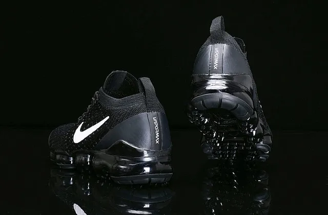 Nike Air VaporMax noir et blanc chaussures de running 10
