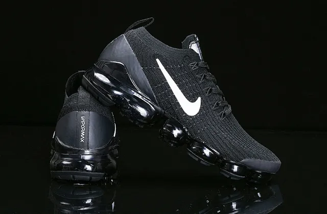 Nike Air VaporMax noir et blanc chaussures de running 11