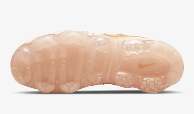 Nike Air VaporMax Plus Gradient Orange Peach Lifestyle Sneakers 2