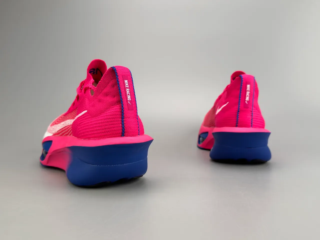 Nike Air Zoom Alphafly Tênis de Corrida Rosa Azul Superior em Malha Unidade Visível 4