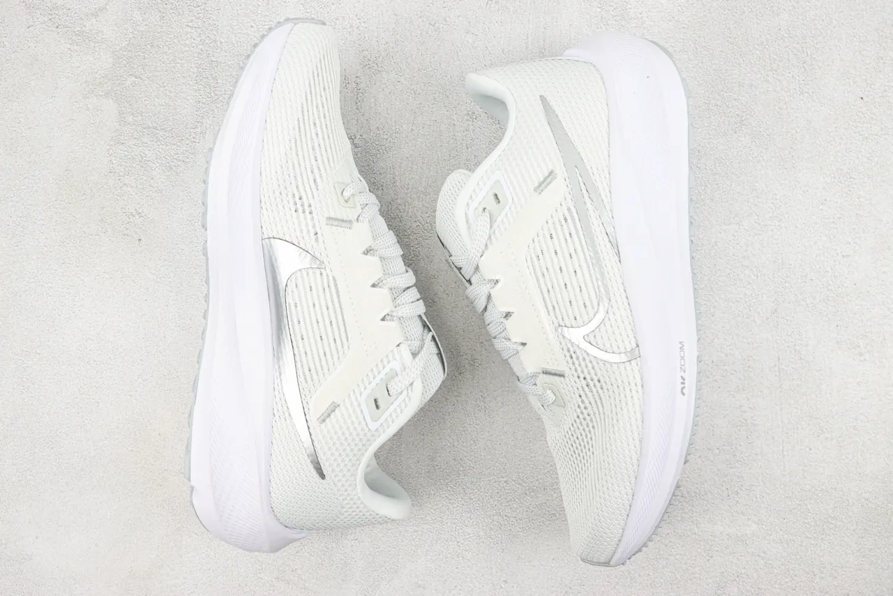 Nike Air Zoom Pegasus Blanc Argent respirant maillage ingénierie supérieure overlay métallique Swoosh chaussures de course 2