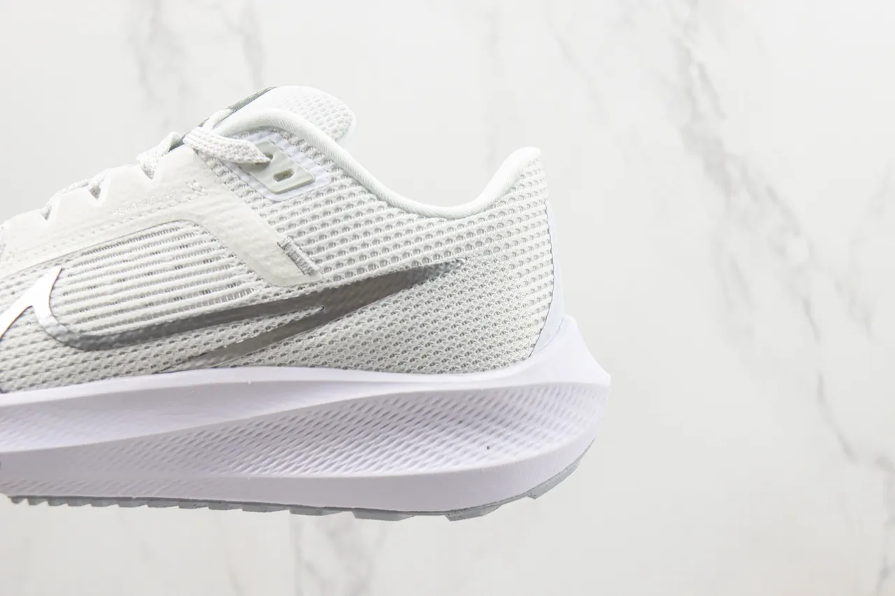 Nike Air Zoom Pegasus Blanc Argent respirant maillage ingénierie supérieure overlay métallique Swoosh chaussures de course 7