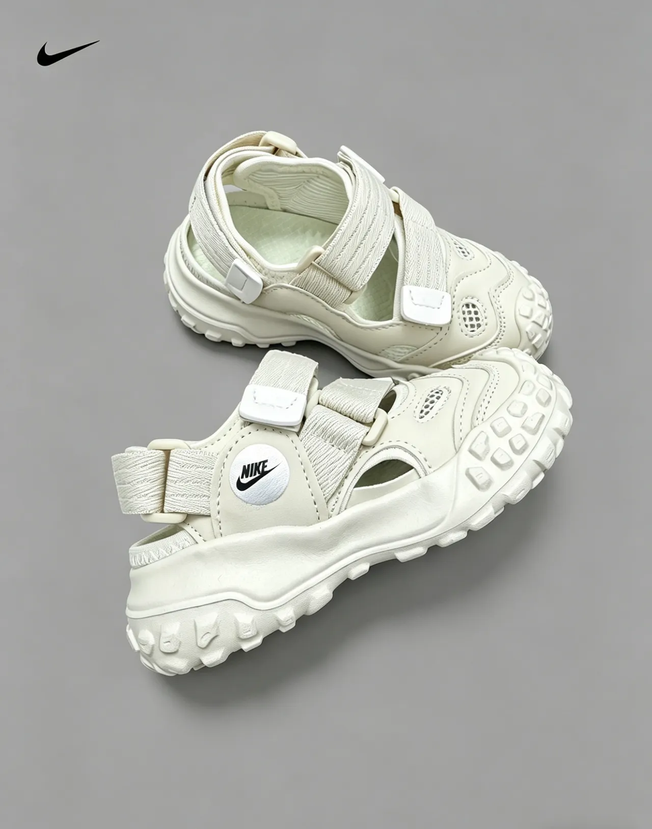 Nike Beige Black Chunky Sole Multi-Strap Casual Sandals 7