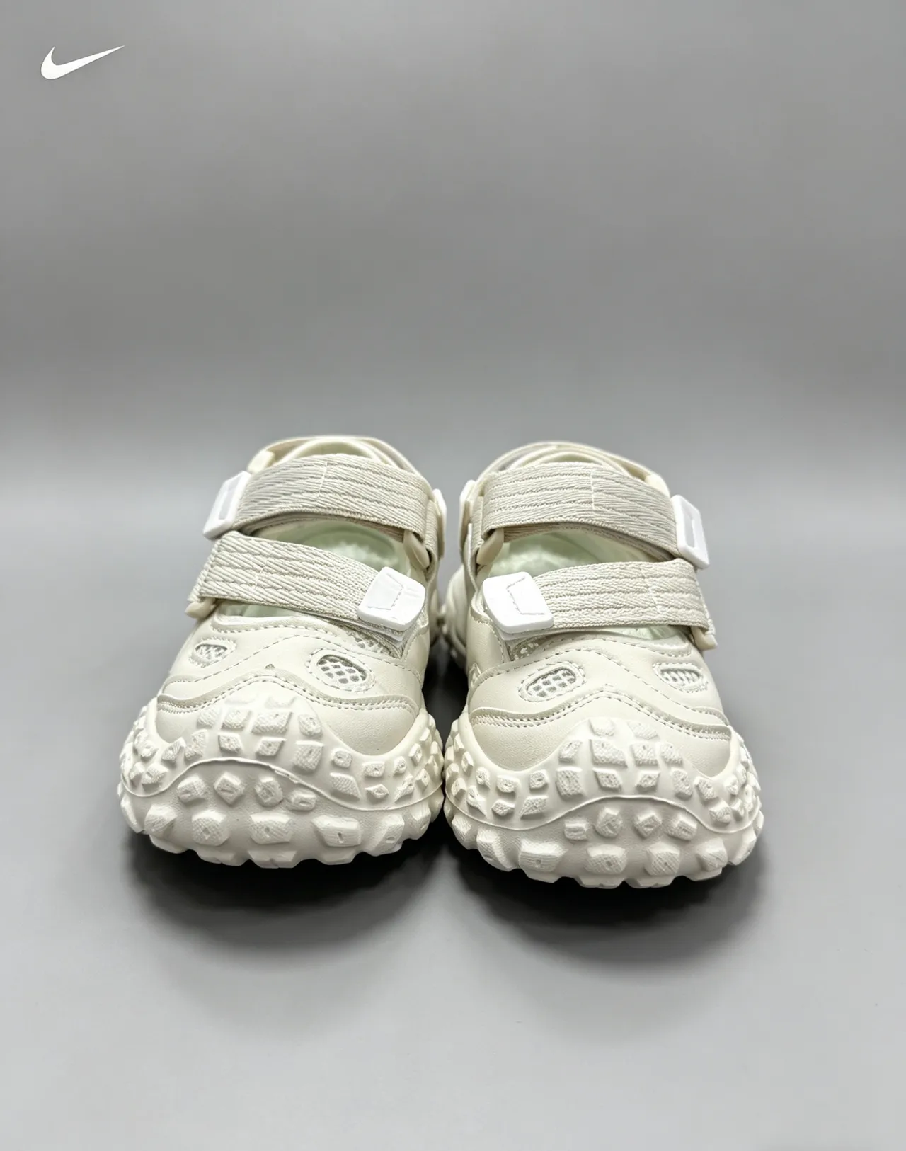 Nike Beige Black Chunky Sole Multi-Strap Casual Sandals 9