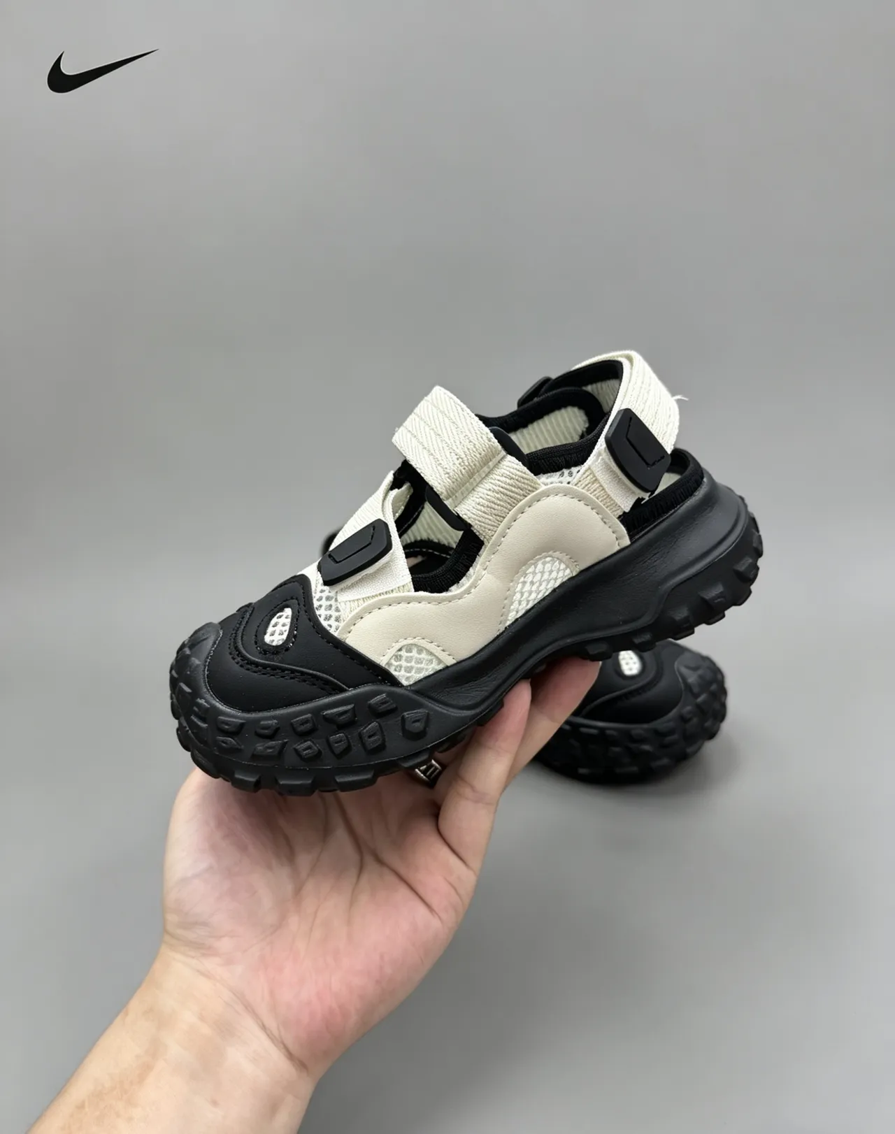 Nike Beige Black Chunky Sole Multi-Strap Casual Sandals 12
