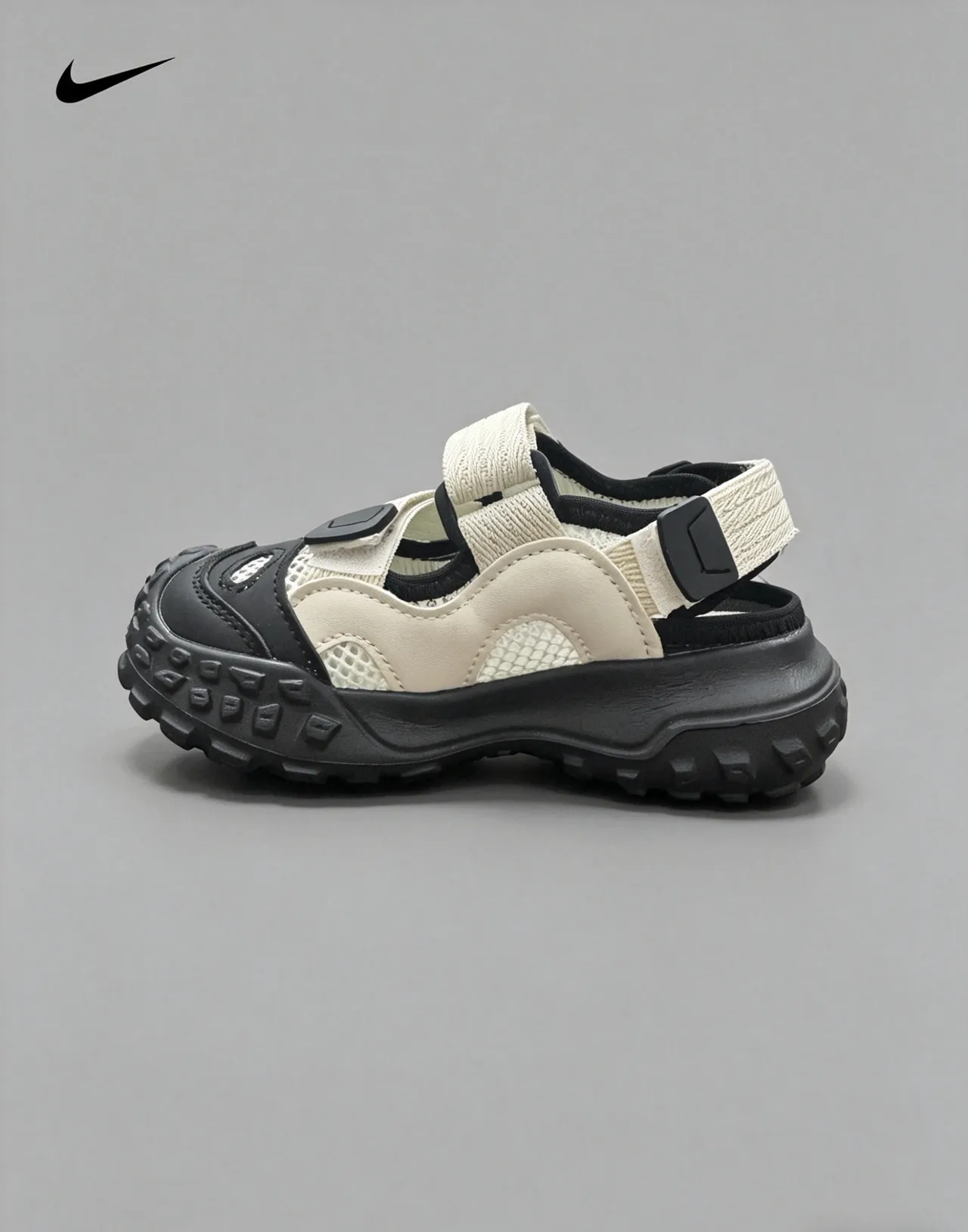 Nike Beige Black Chunky Sole Multi-Strap Casual Sandals 13