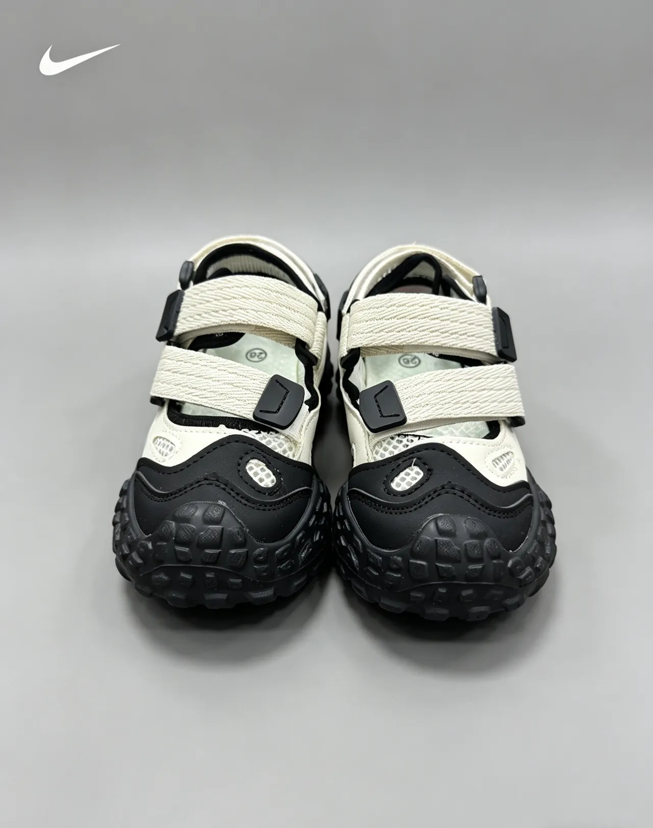 Nike Beige Black Chunky Sole Multi-Strap Casual Sandals 15
