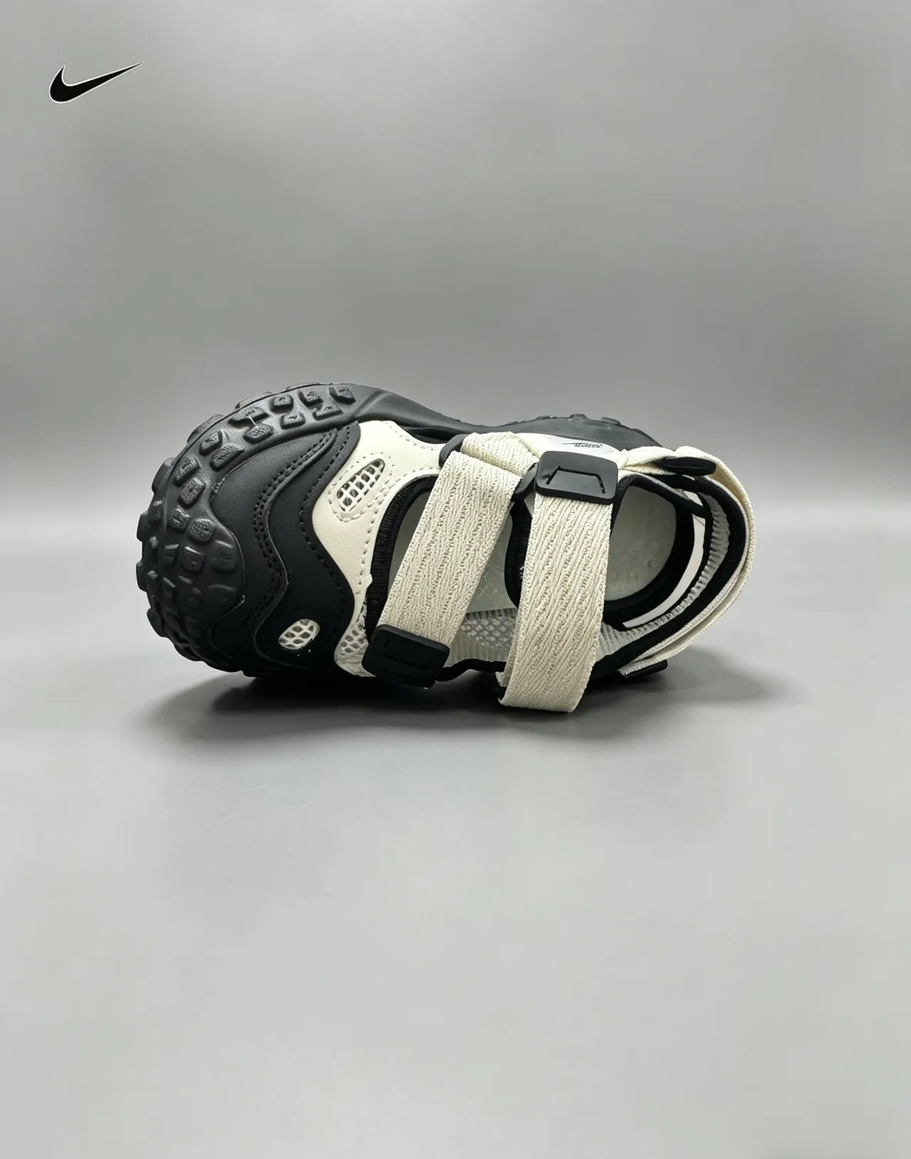 Nike Beige Black Chunky Sole Multi-Strap Casual Sandals 17