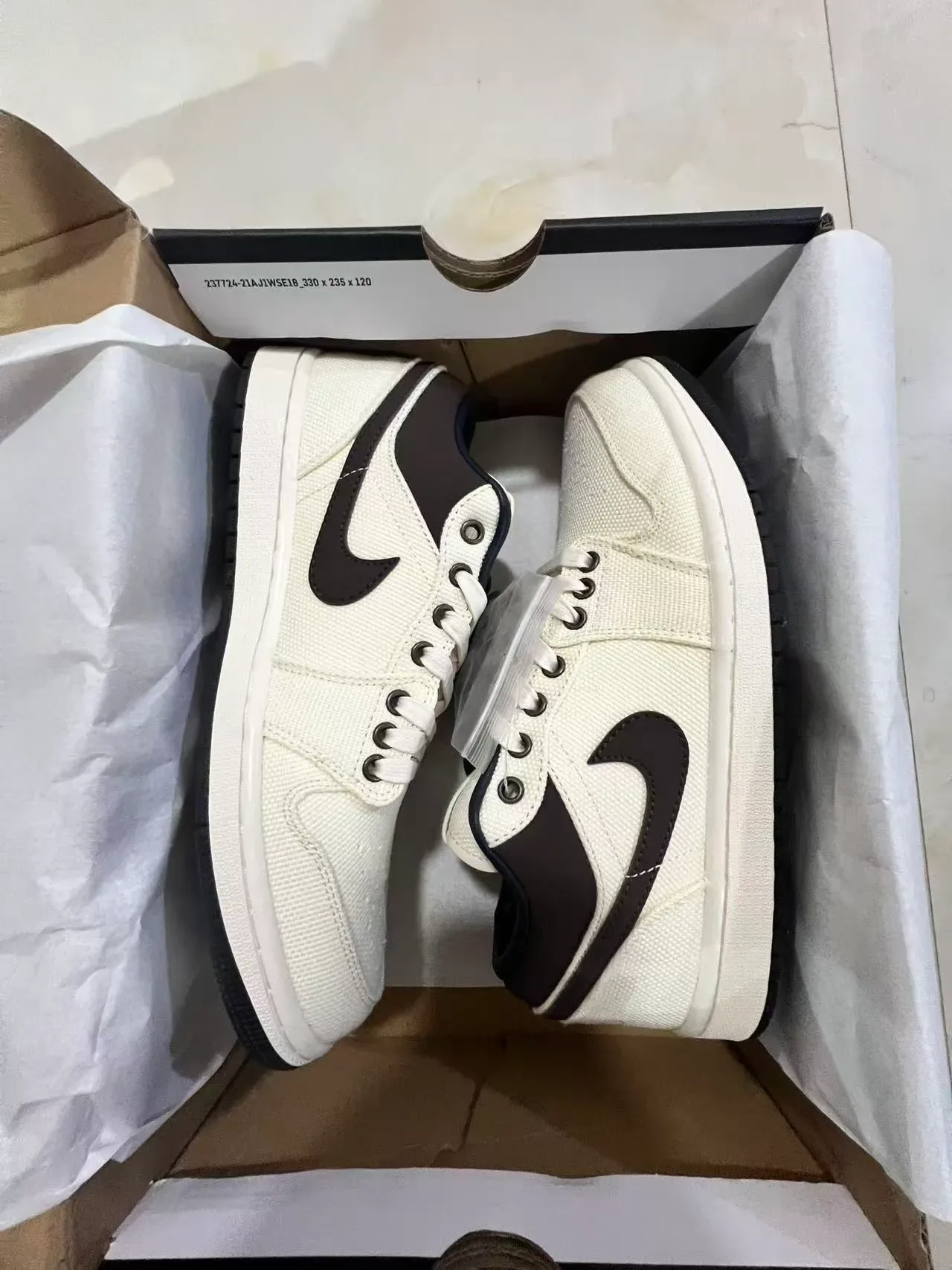 Nike Beige Black Low-Top Textile Upper Lifestyle Sneakers 9