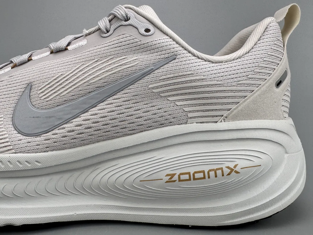 Nike Beige Gray Engineered Knit Upper Wave-Patterned ZoomX Midsole Running Shoes 5