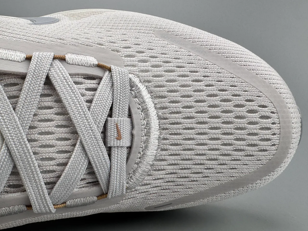 Nike Beige Gray Engineered Knit Upper Wave-Patterned ZoomX Midsole Running Shoes 6
