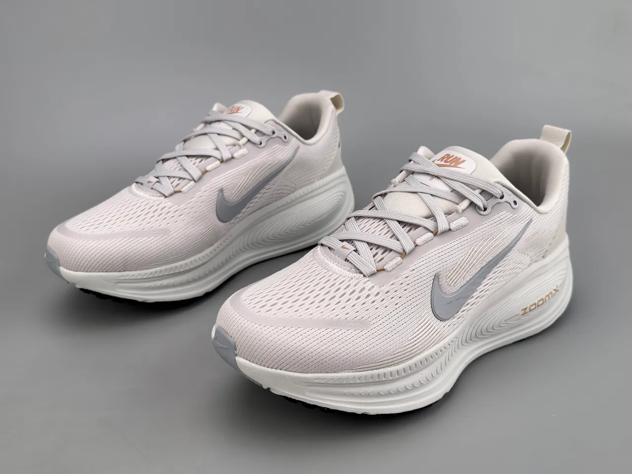 Nike Beige Gray Engineered Knit Upper Wave-Patterned ZoomX Midsole Running Shoes 9