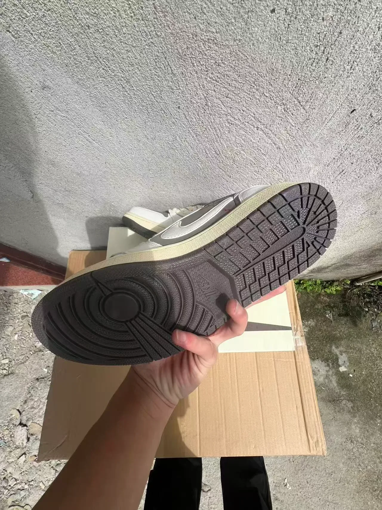 Nike Beige Gray Low-Top Silhouette Layered Leather And Synthetic Panels Lifestyle Sneakers 6