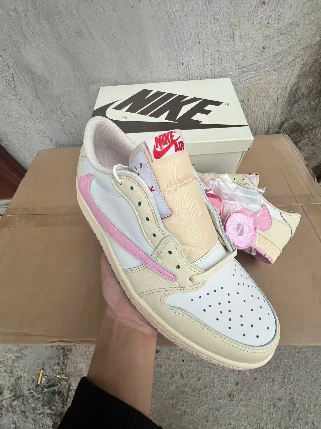 Nike Beige Pink Low-Top Leather-Panelled Sneakers 2