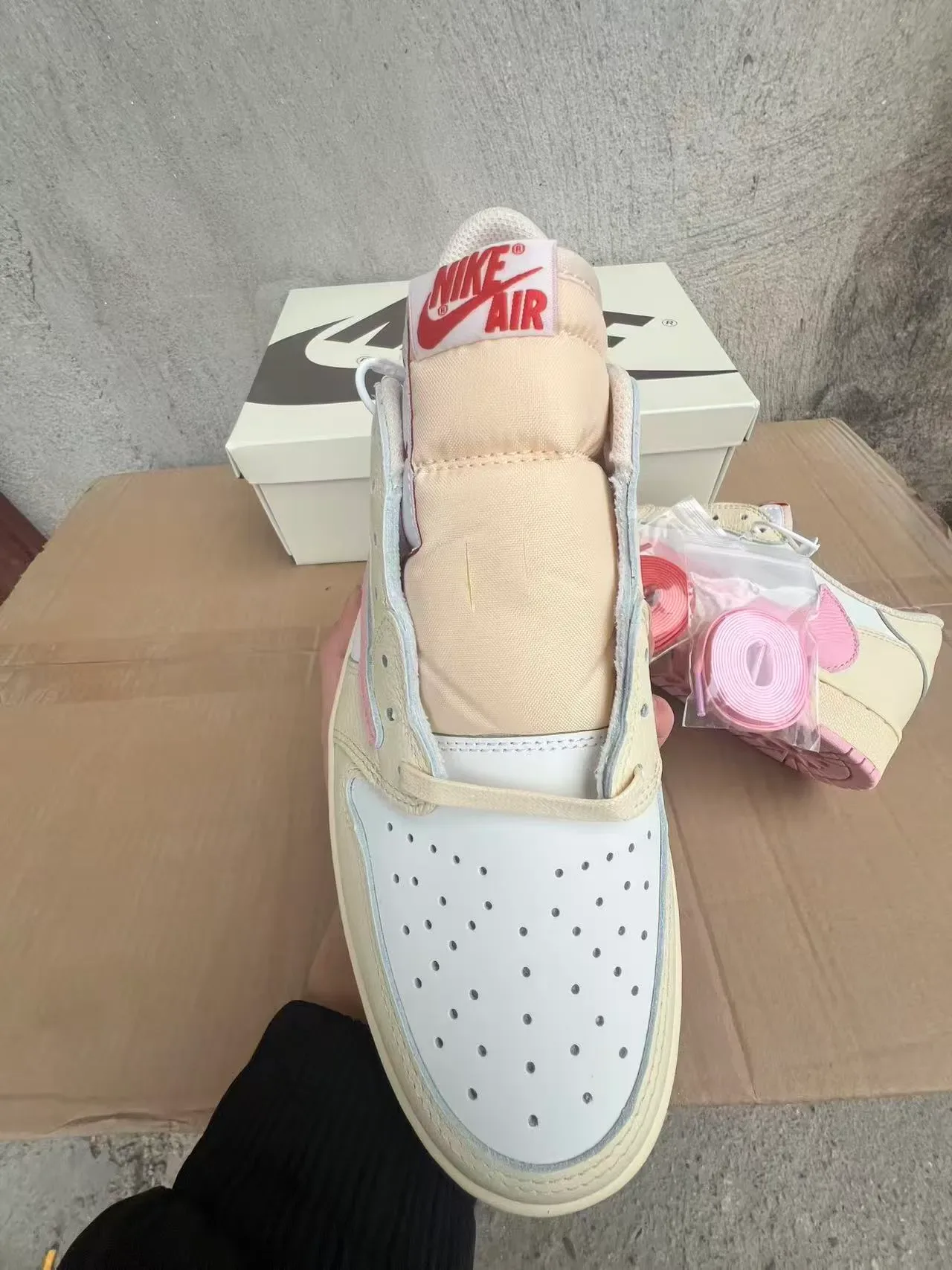Nike Beige Pink Low-Top Leather-Panelled Sneakers 3