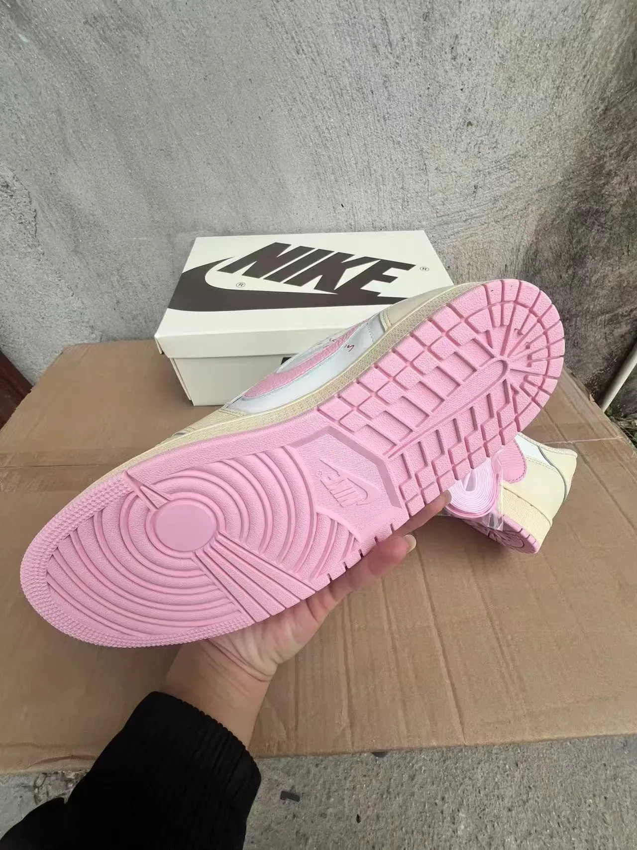 Nike Beige Pink Low-Top Leather-Panelled Sneakers 6