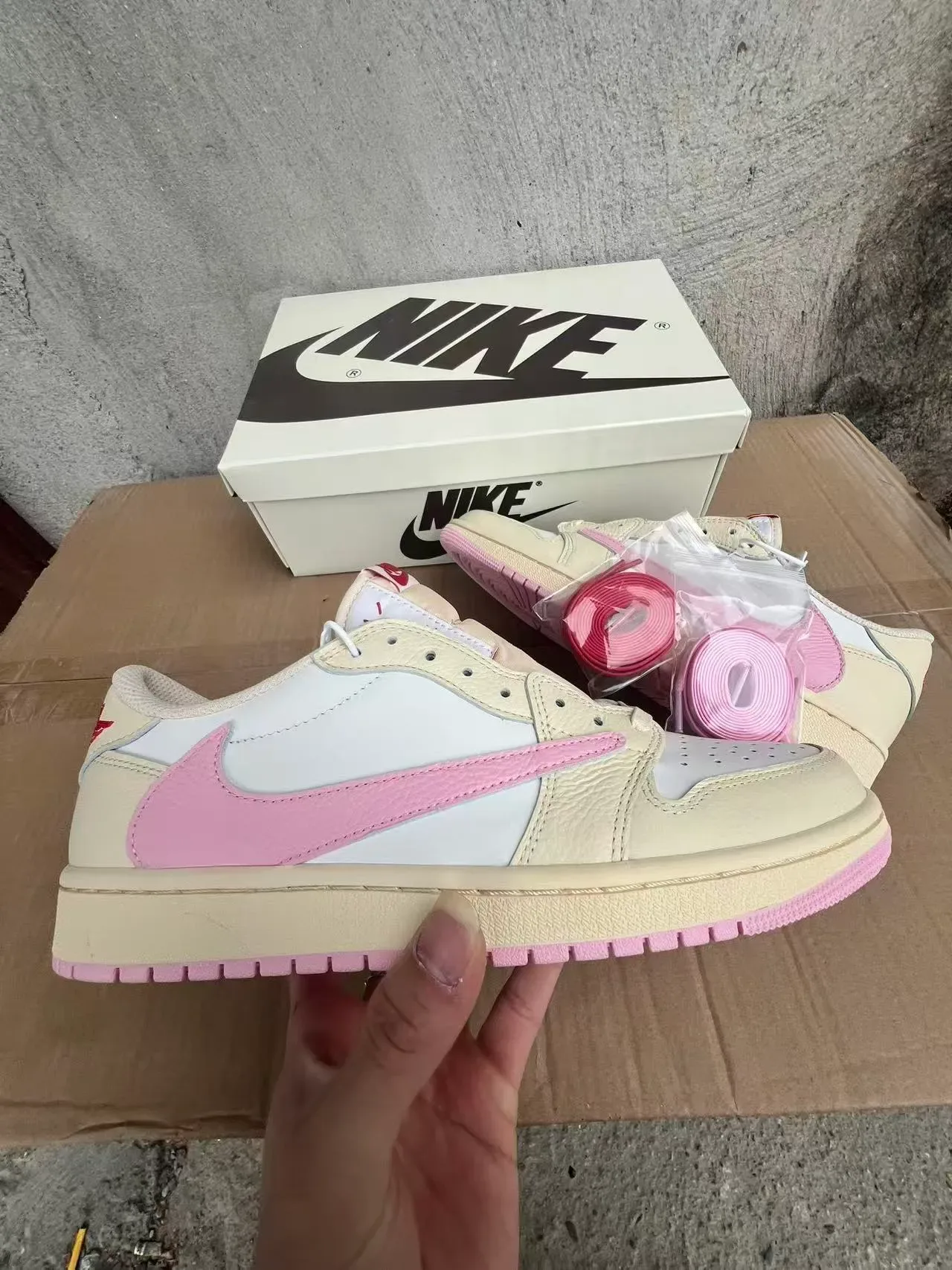 Nike Beige Pink Low-Top Leather-Panelled Sneakers 7