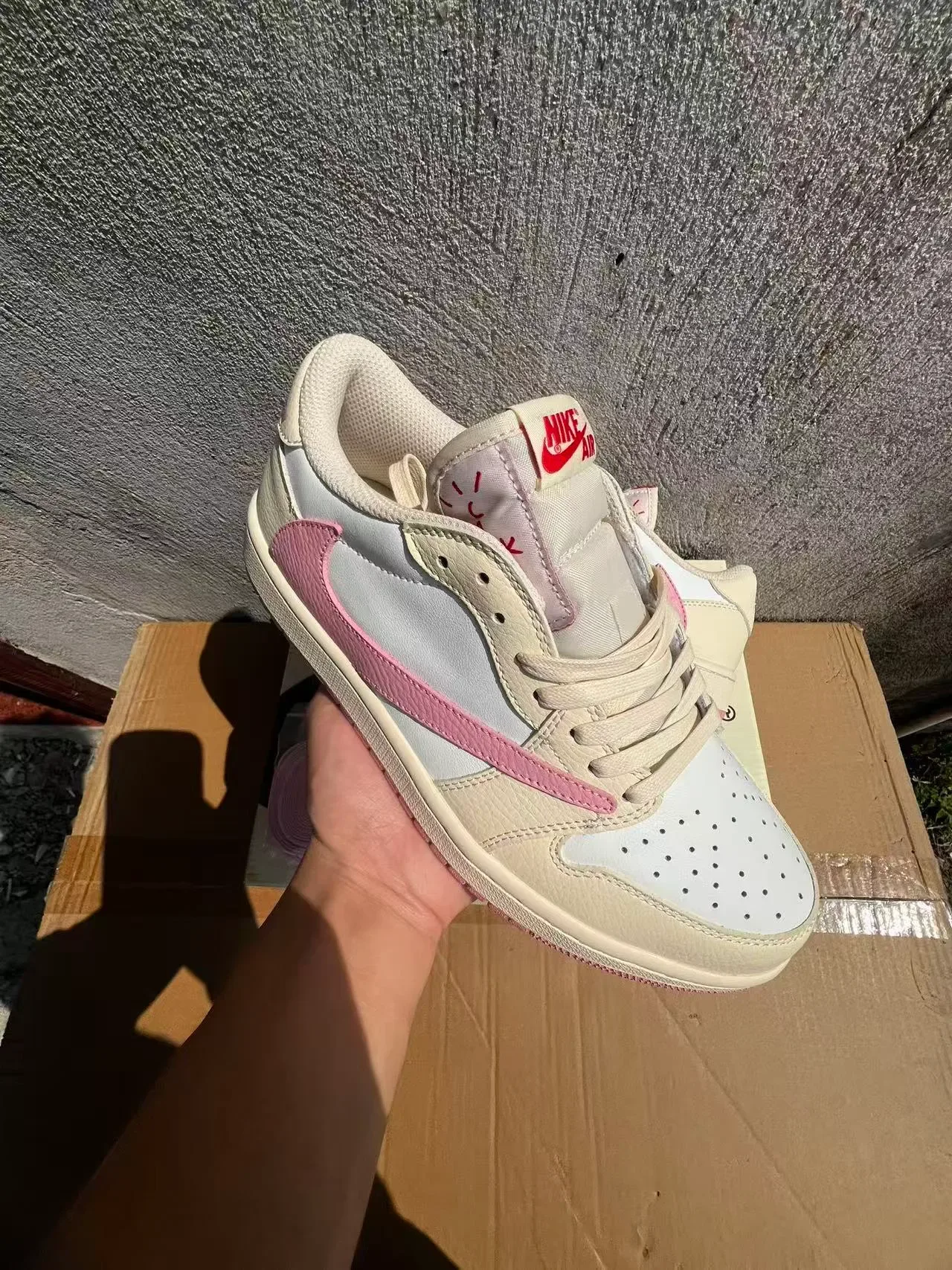 Nike Beige Pink Low-Top Leather Upper Lifestyle Sneakers 2