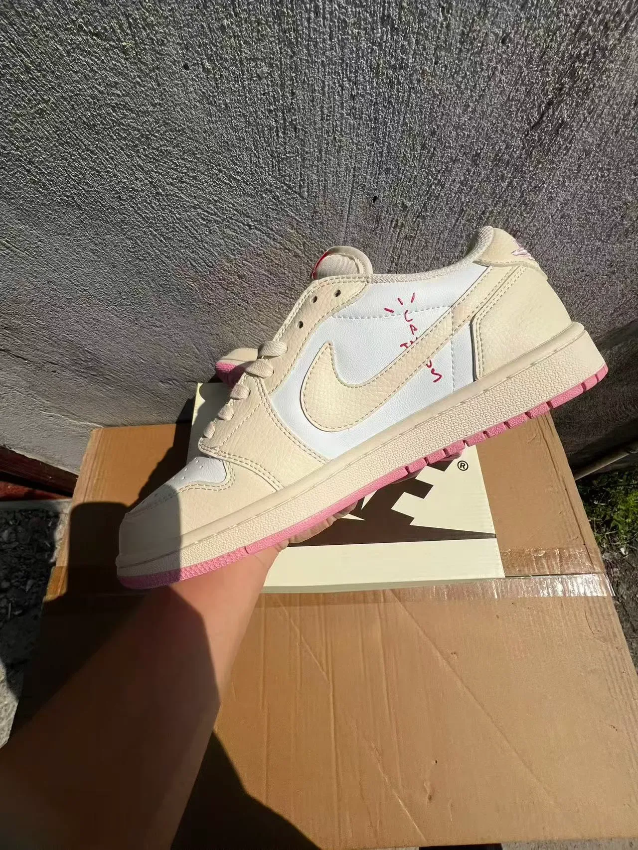 Nike Beige Pink Low-Top Leather Upper Lifestyle Sneakers 5