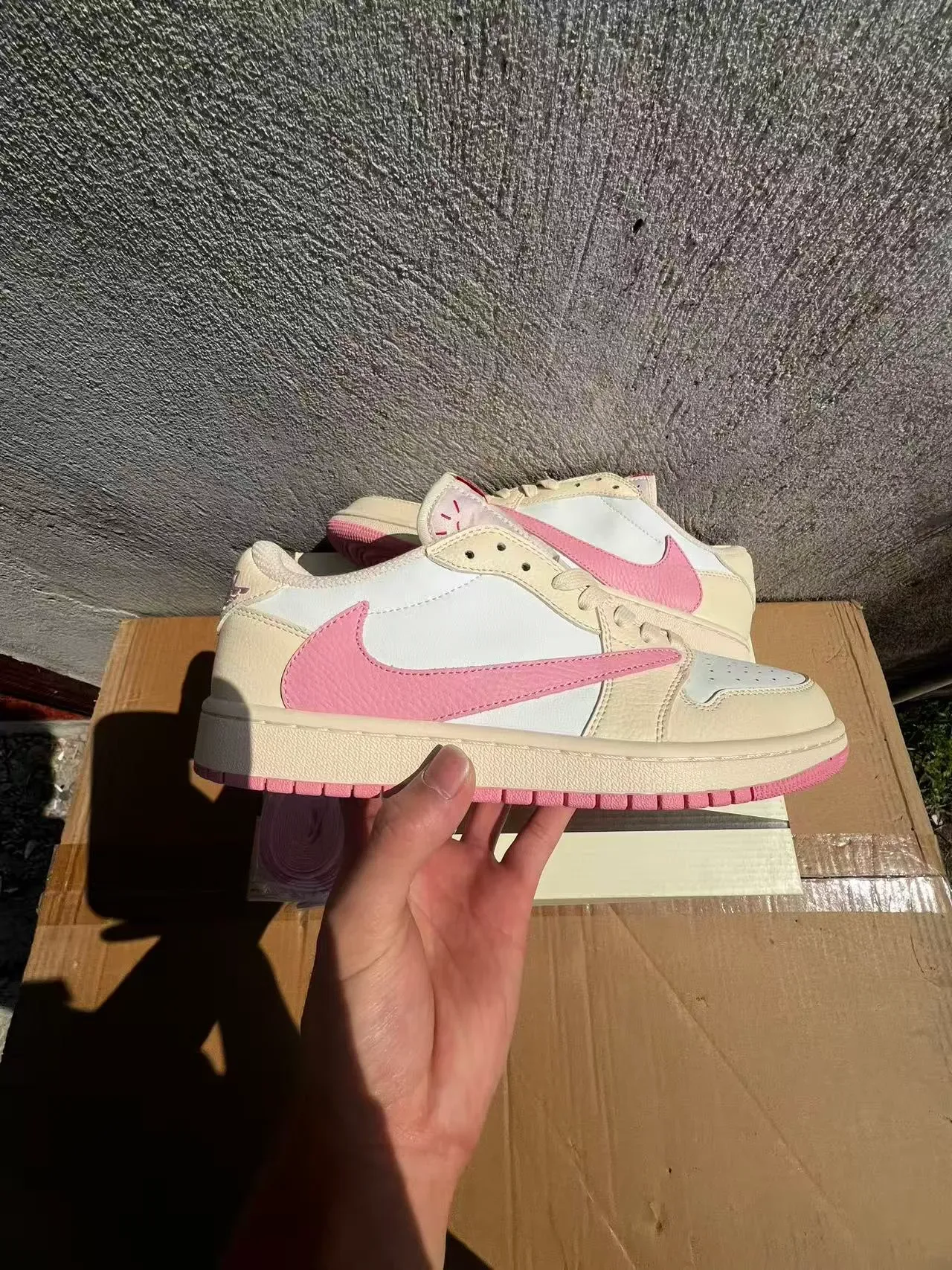 Nike Beige Pink Low-Top Leather Upper Lifestyle Sneakers 7