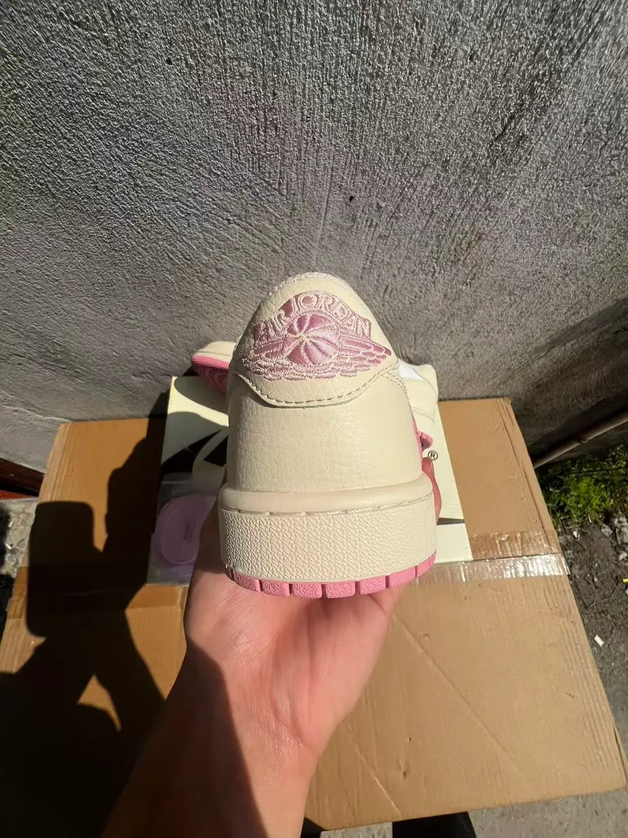Nike Beige Pink Low-Top Leather Upper Lifestyle Sneakers 8