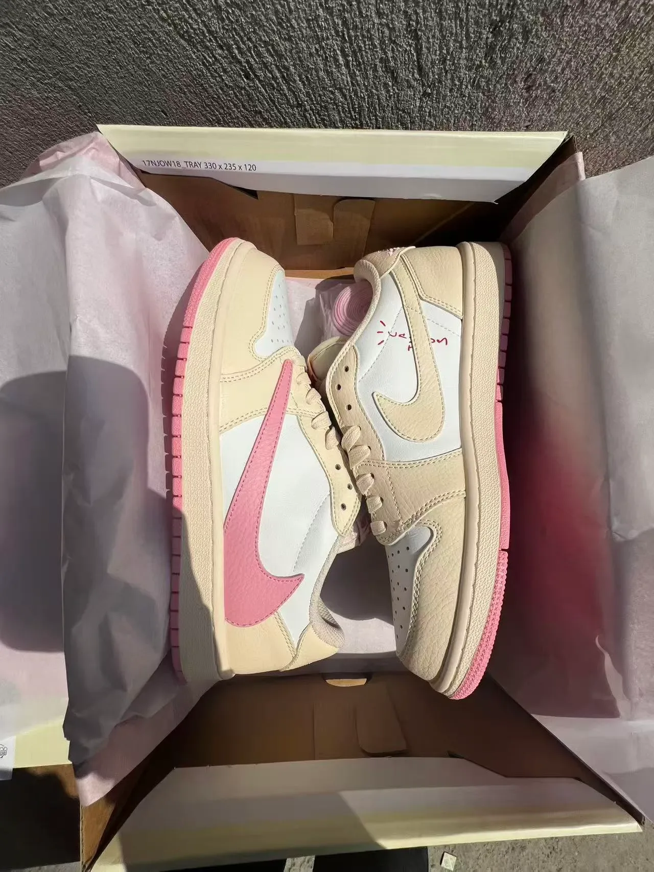 Nike Beige Pink Low-Top Leather Upper Lifestyle Sneakers 9