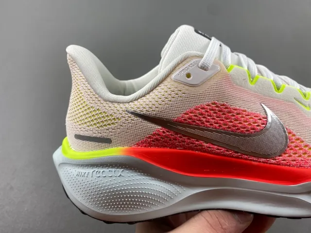 Nike Beige Red Engineered Knit Upper Full-Length Visible Air Zoom Unit Running Shoes 3
