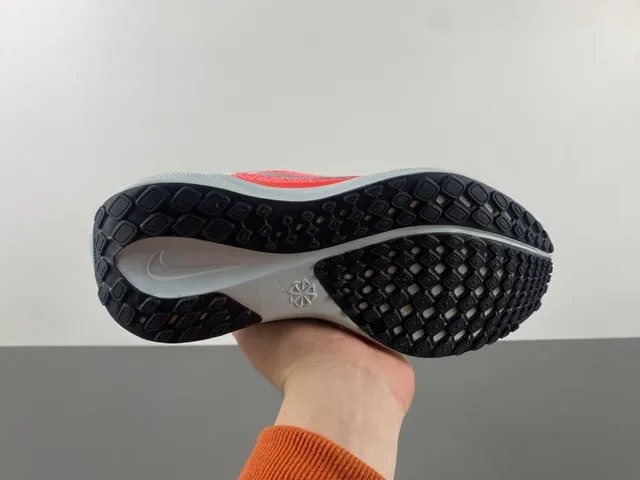 Nike Beige Red Engineered Knit Upper Full-Length Visible Air Zoom Unit Running Shoes 7
