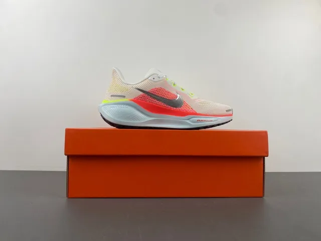 Nike Beige Red Engineered Knit Upper Full-Length Visible Air Zoom Unit Running Shoes 13