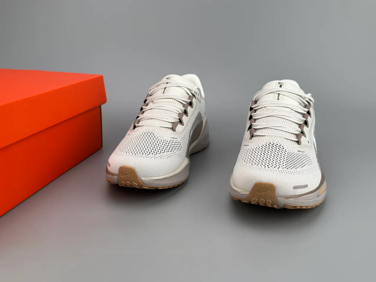 Nike Beige White Engineered Mesh Upper ReactX Midsole Running Shoes 3