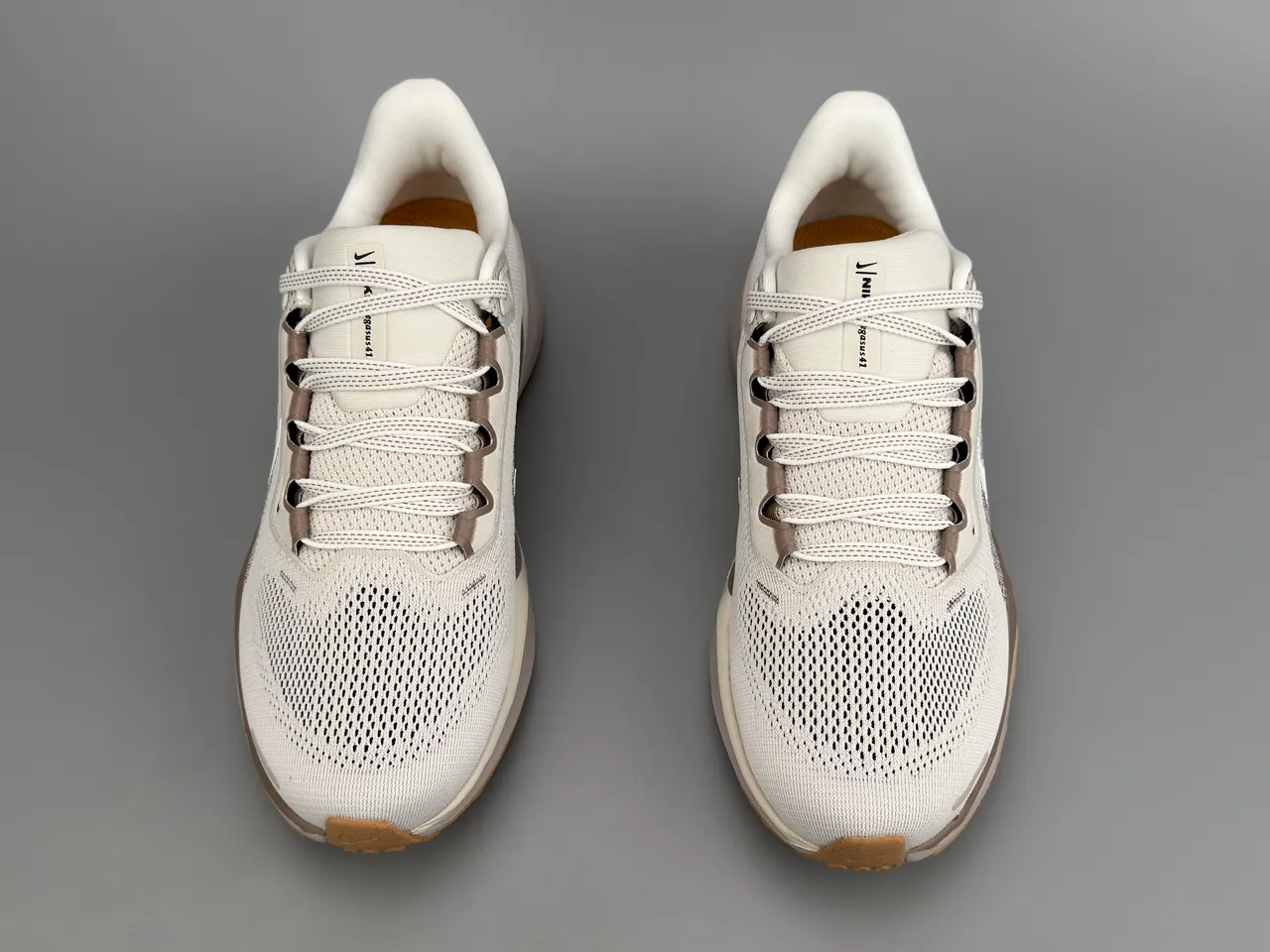 Nike Beige White Engineered Mesh Upper ReactX Midsole Running Shoes 9