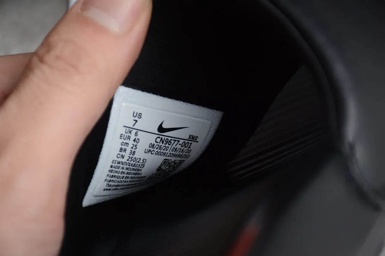Nike Benassi JDI काली मेटैलिक Logo चप्पल 4