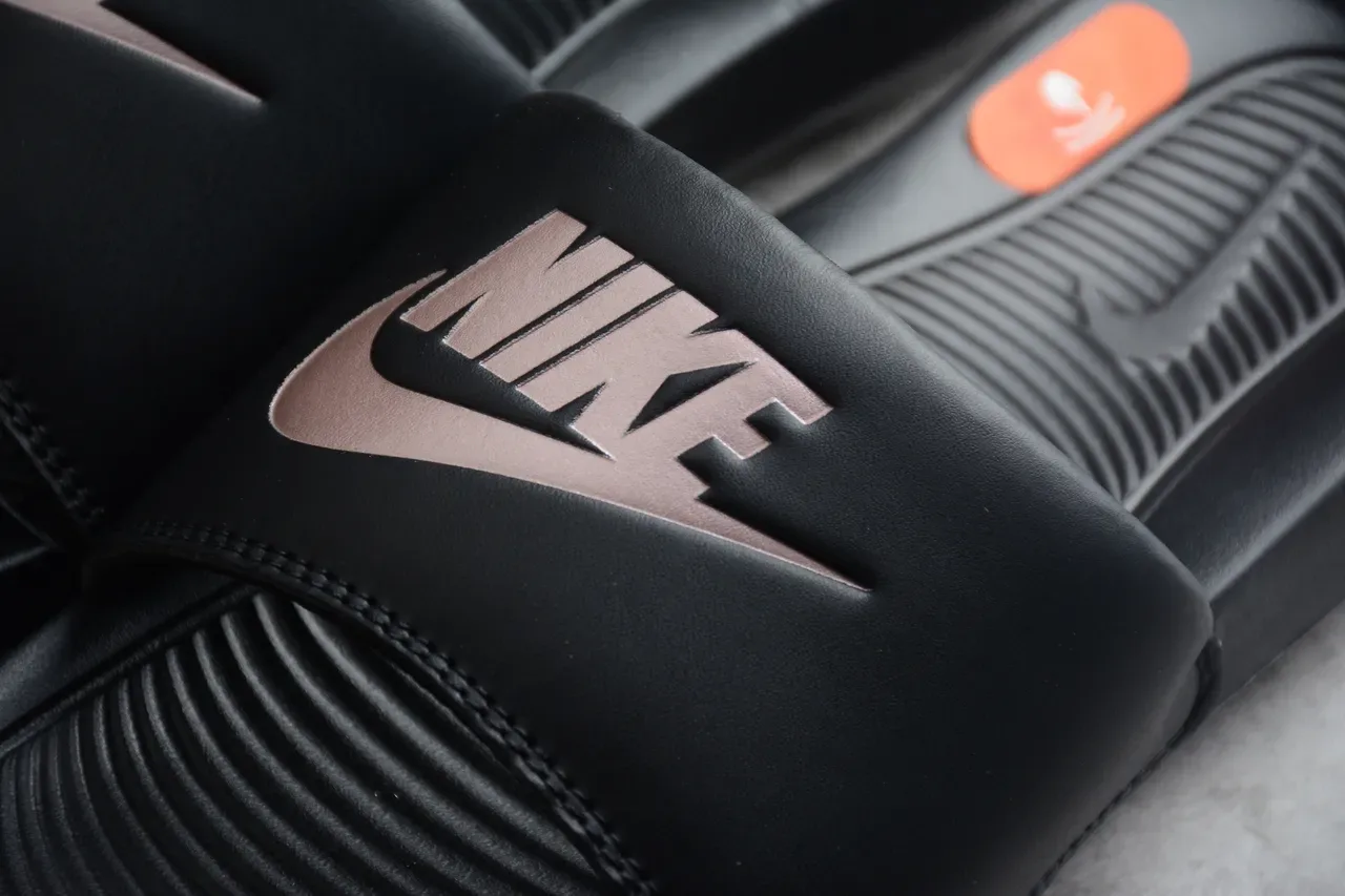 Nike Benassi JDI काली मेटैलिक Logo चप्पल 6