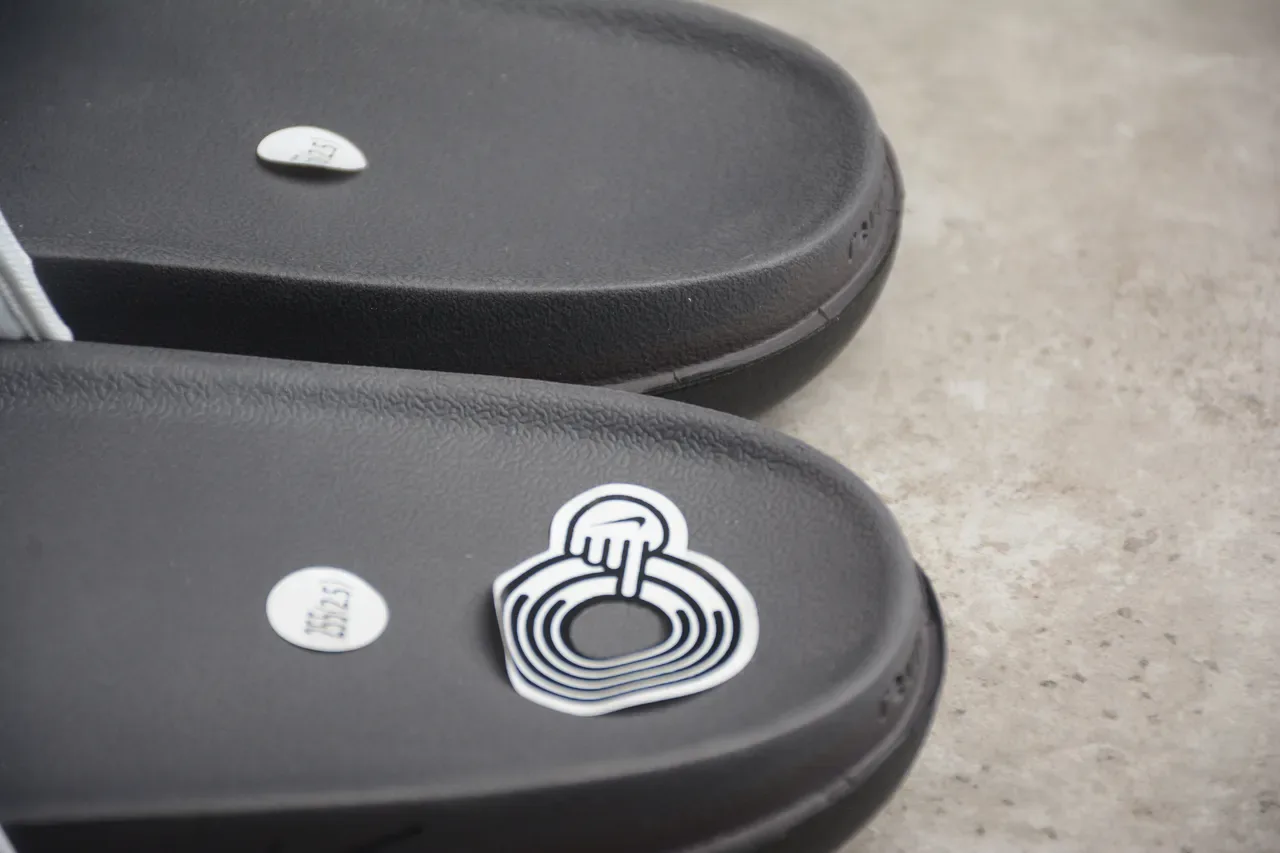 Nike Benassi Slide White and Gray Slippers 5