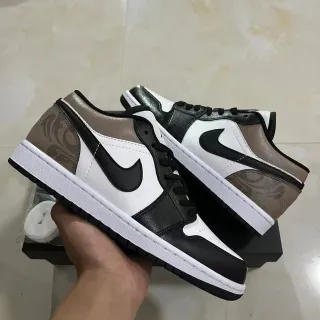 Nike Black Beige Low-Top Leather And Synthetic Upper Lifestyle Sneakers