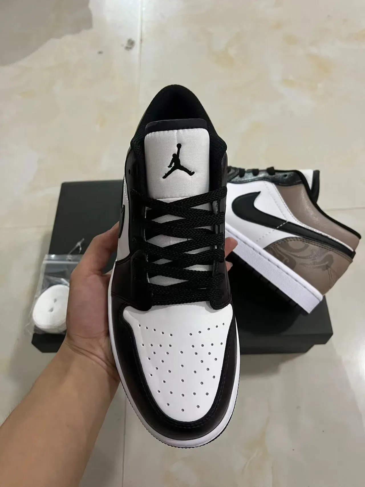 Nike Black Beige Low-Top Leather And Synthetic Upper Lifestyle Sneakers 3