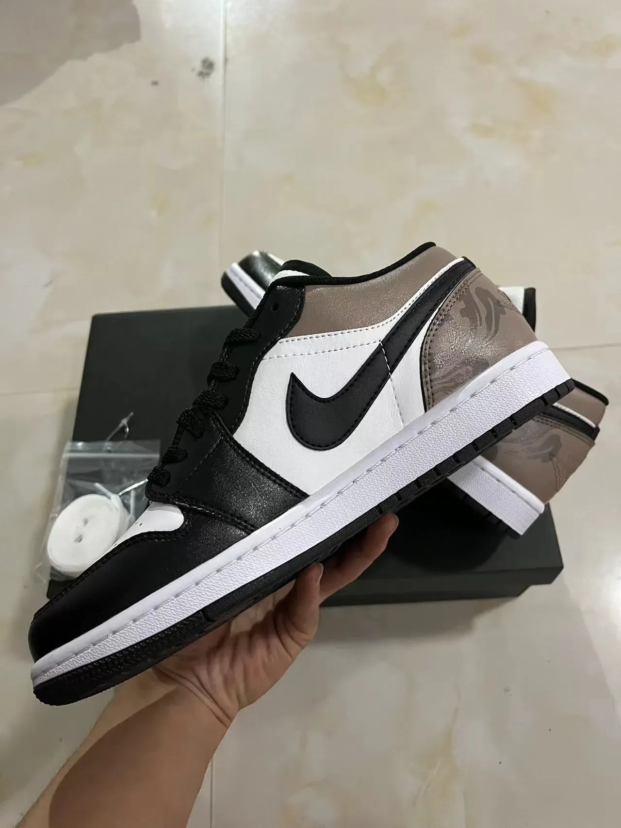 Nike Black Beige Low-Top Leather And Synthetic Upper Lifestyle Sneakers 5