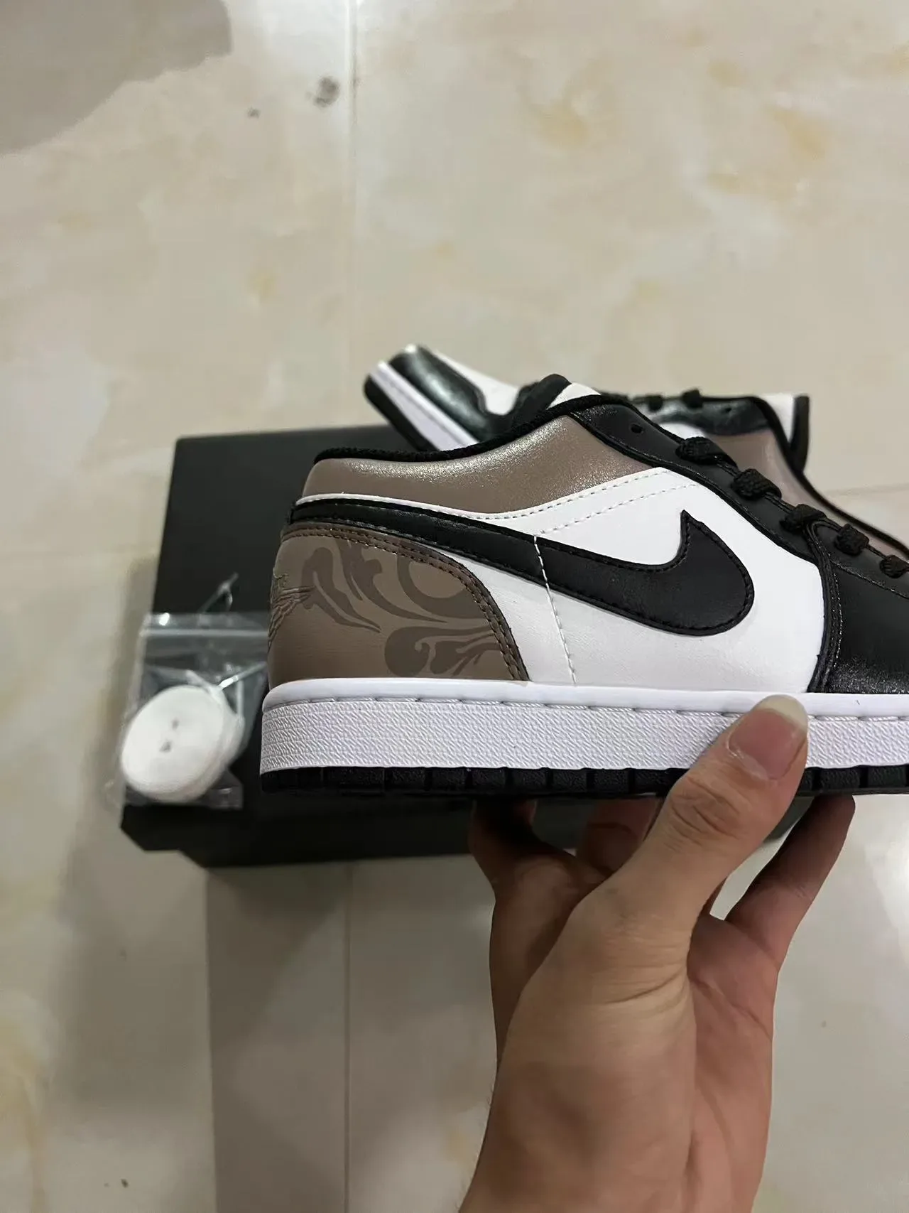 Nike Black Beige Low-Top Leather And Synthetic Upper Lifestyle Sneakers 7