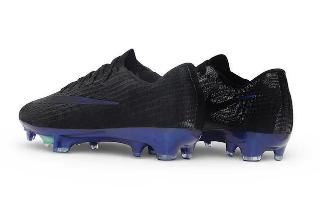 Nike Negro y Azul Zapatos de fútbol para terreno firme con construcción Flyweave en upper de knit de bajo corte 4