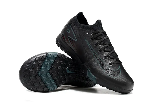 Nike chaussures de football intérieur avec empeigne synthétique noire et bleue et lignes d'accent en teal 2