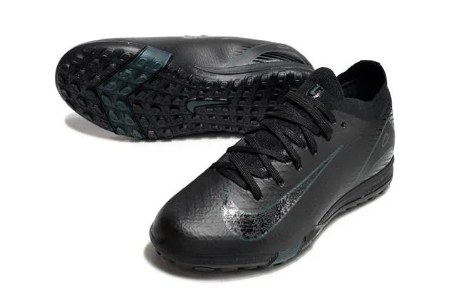 Nike chaussures de football intérieur avec empeigne synthétique noire et bleue et lignes d'accent en teal 3