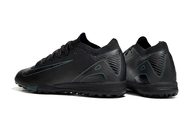 Nike chaussures de football intérieur avec empeigne synthétique noire et bleue et lignes d'accent en teal 4