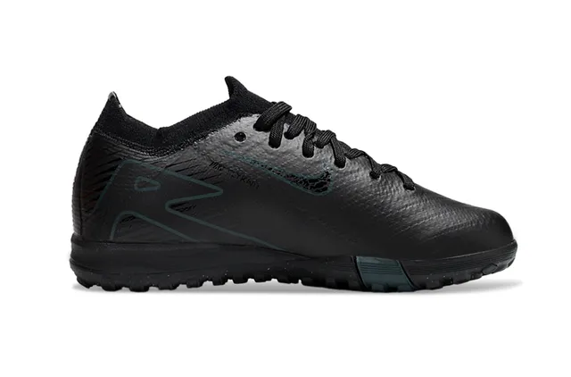 Nike chaussures de football intérieur avec empeigne synthétique noire et bleue et lignes d'accent en teal 5