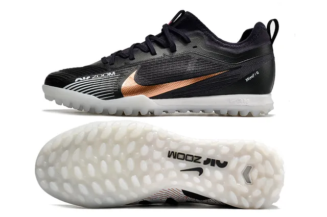 Nike Black Gold Chaussure à Coupe Basse Supérieure en Maille Synthétique Chaussures de Football sur Pelouse Artificielle 24
