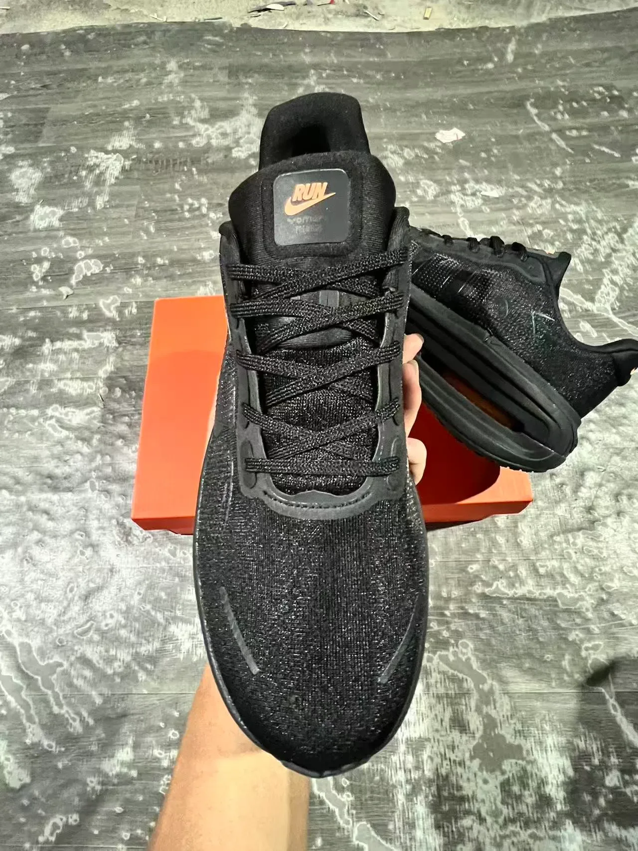 Nike Chaussures Lifestyle Noir et Orange avec upper en tricot Air Zoom exposé 3
